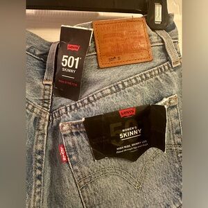 NWT Levi’s Women’s skinny- HR skinny